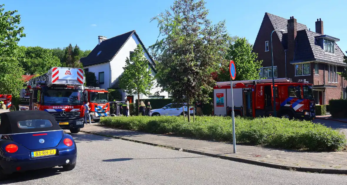 Forse rookontwikkeling zichtbaar bij gebouwbrand