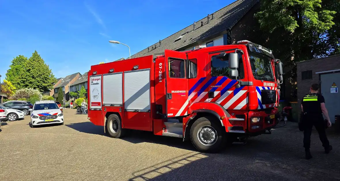 Schutting naast woning in brand - Foto 2