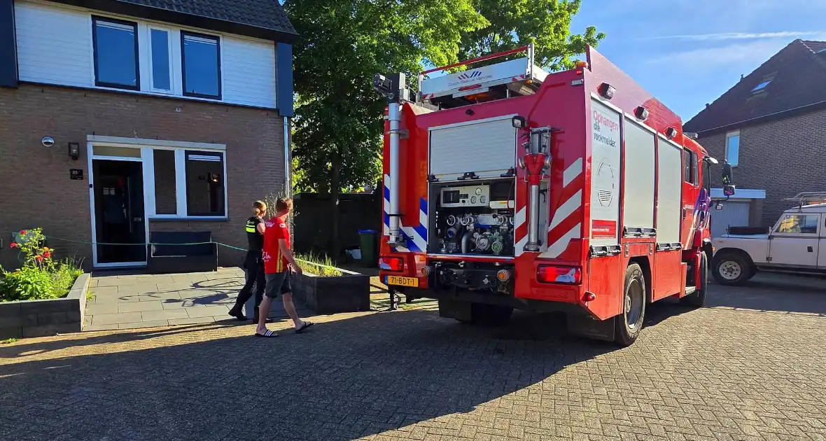 Schutting naast woning in brand - Foto 3
