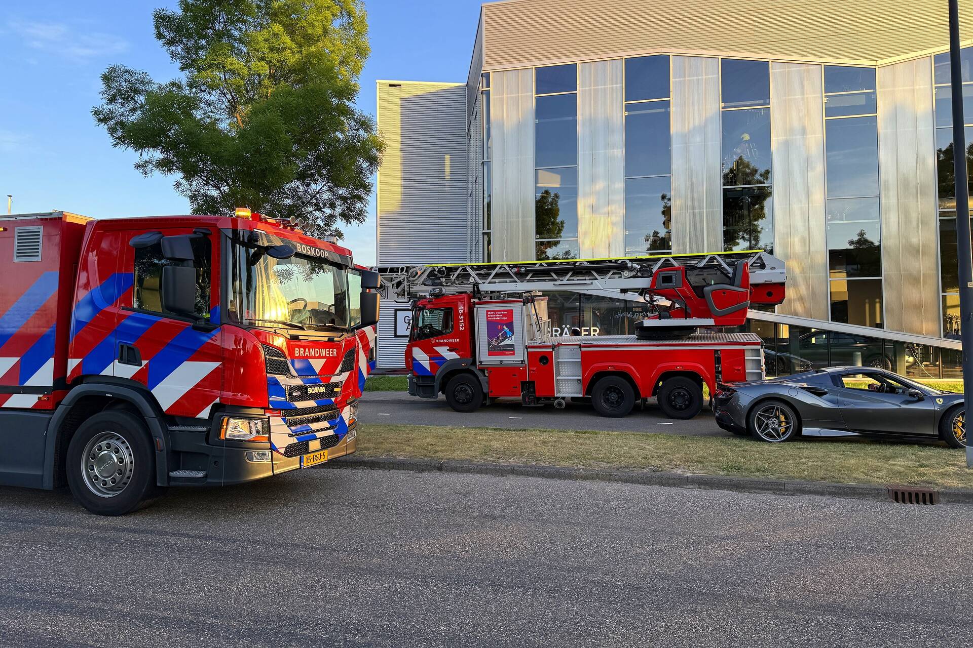 Brandweer ingezet voor brand in autogarage
