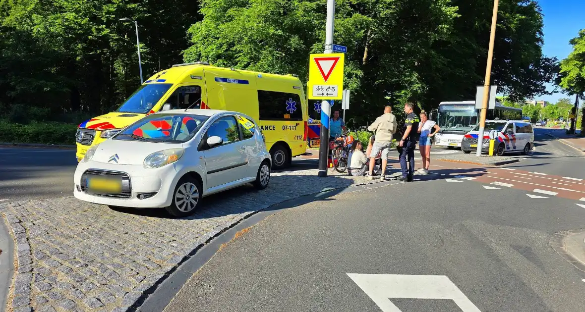 Ongeval tussen fietser en automobilist op rotonde