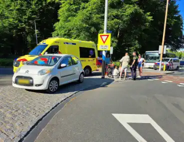Ongeval tussen fietser en automobilist op rotonde
