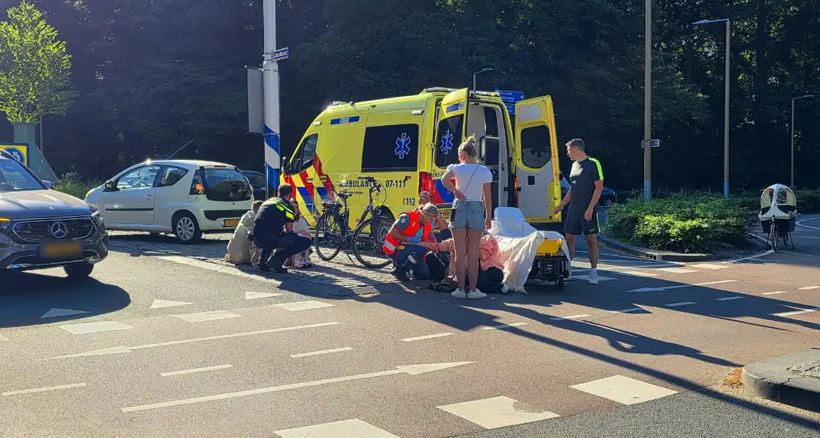 Ongeval tussen fietser en automobilist op rotonde - Foto 2