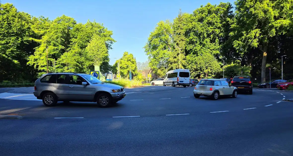 Ongeval tussen fietser en automobilist op rotonde - Foto 5
