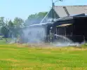 Brand in bosschage slaat over op gebouw