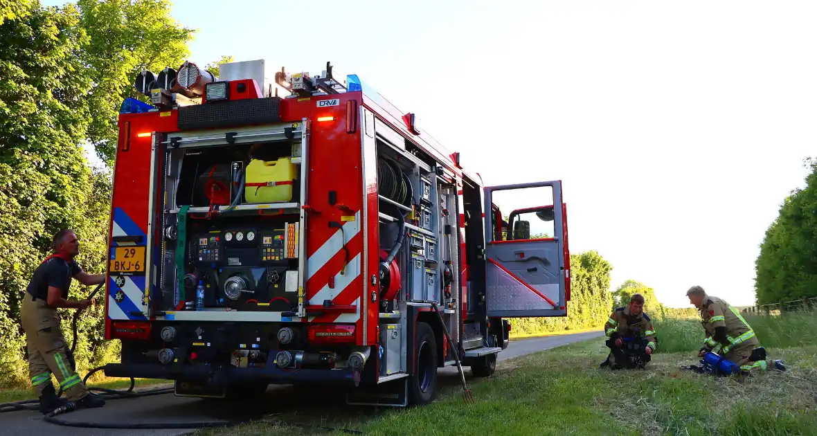 Bomen en pipowagen in brand - Foto 13