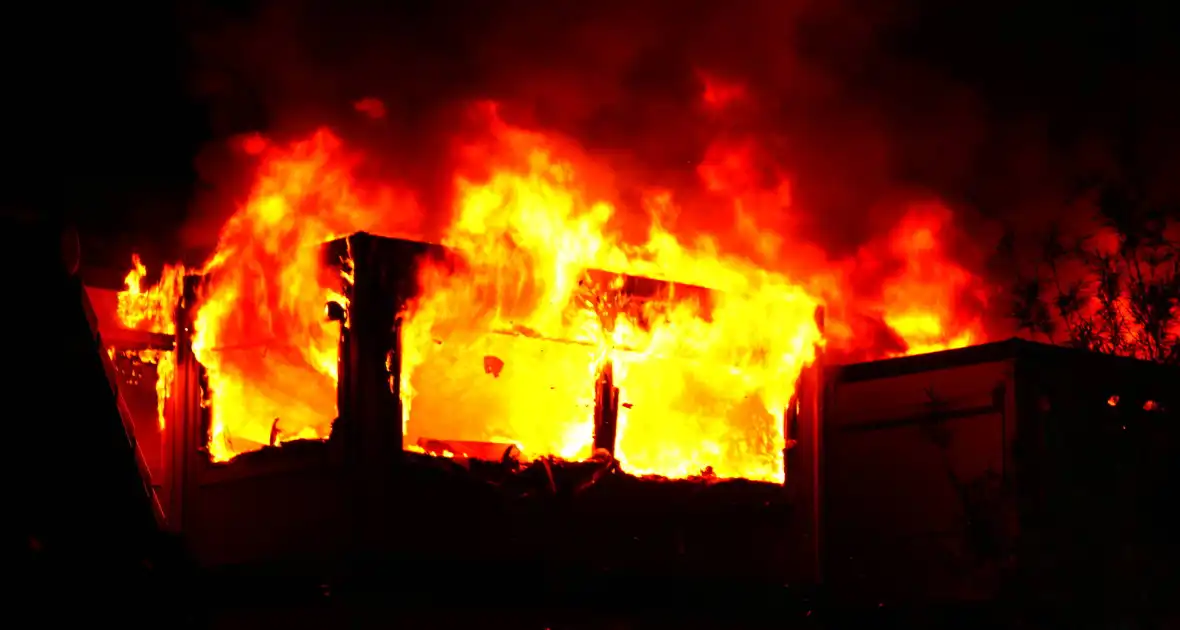 Brand in tijdelijke units zorgt voor rookoverlast - Foto 14
