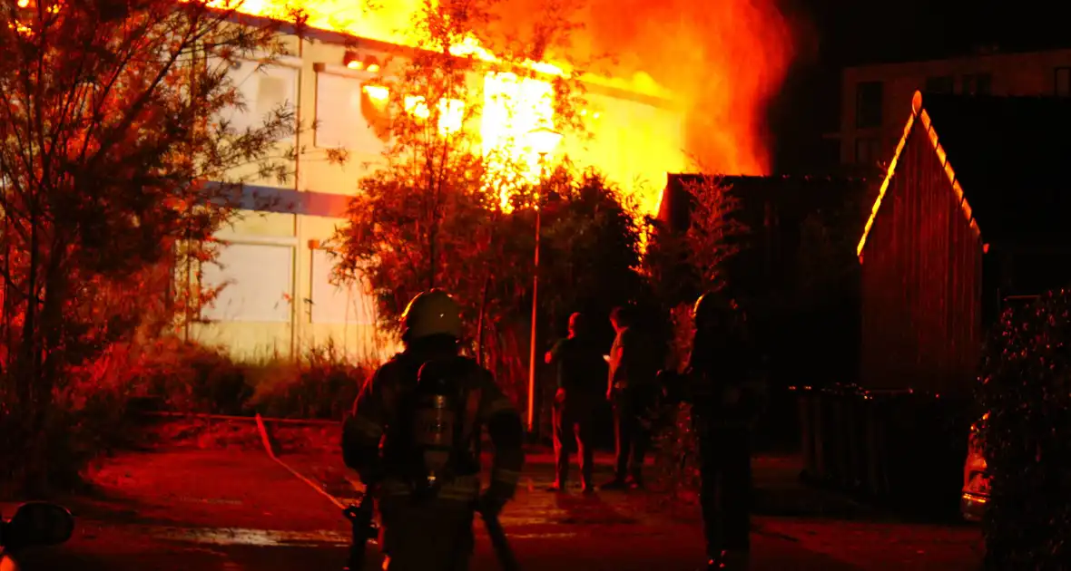 Brand in tijdelijke units zorgt voor rookoverlast - Foto 16