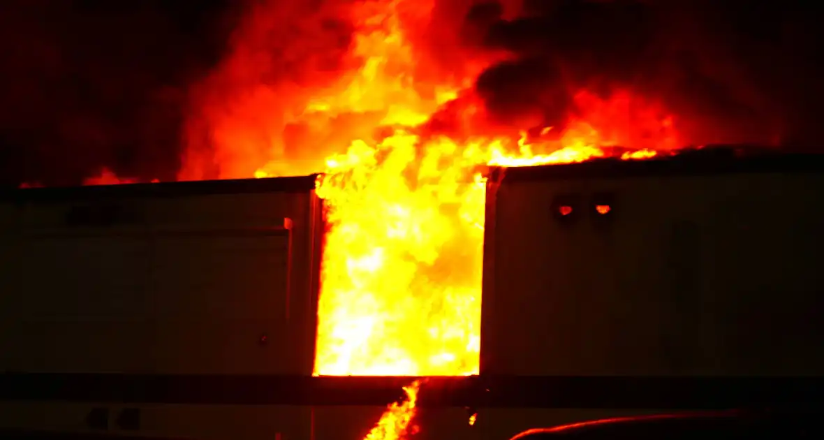 Brand in tijdelijke units zorgt voor rookoverlast - Foto 20