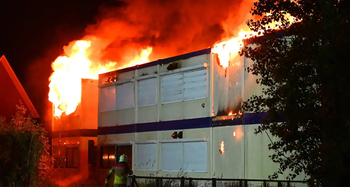 Brand in tijdelijke units zorgt voor rookoverlast - Foto 27