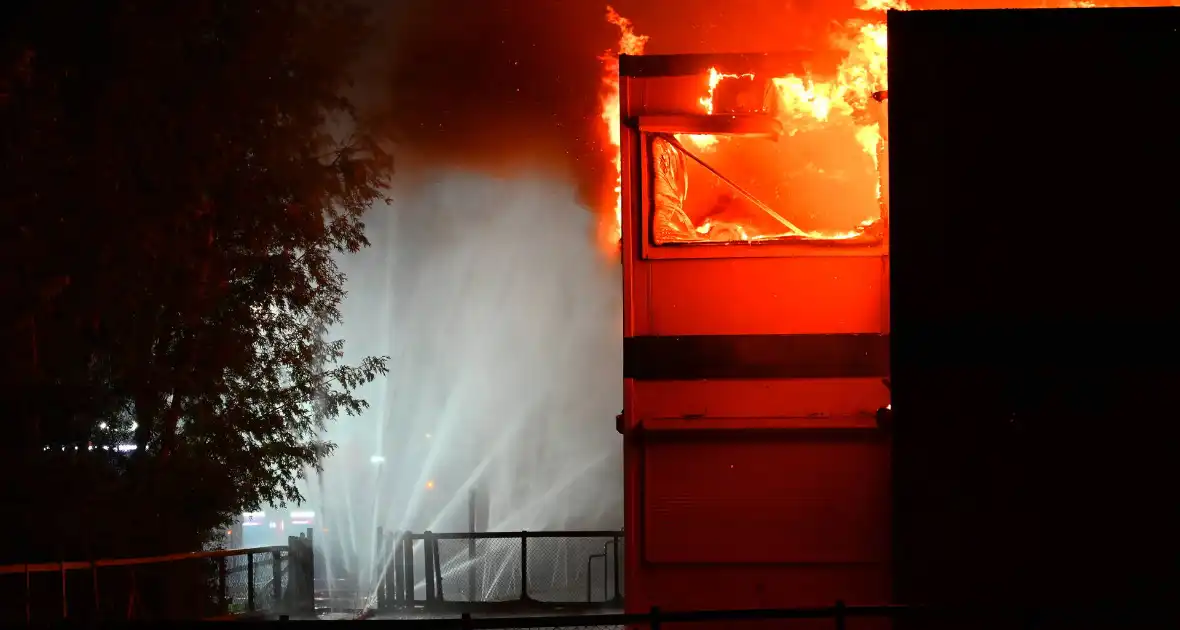 Brand in tijdelijke units zorgt voor rookoverlast - Foto 33