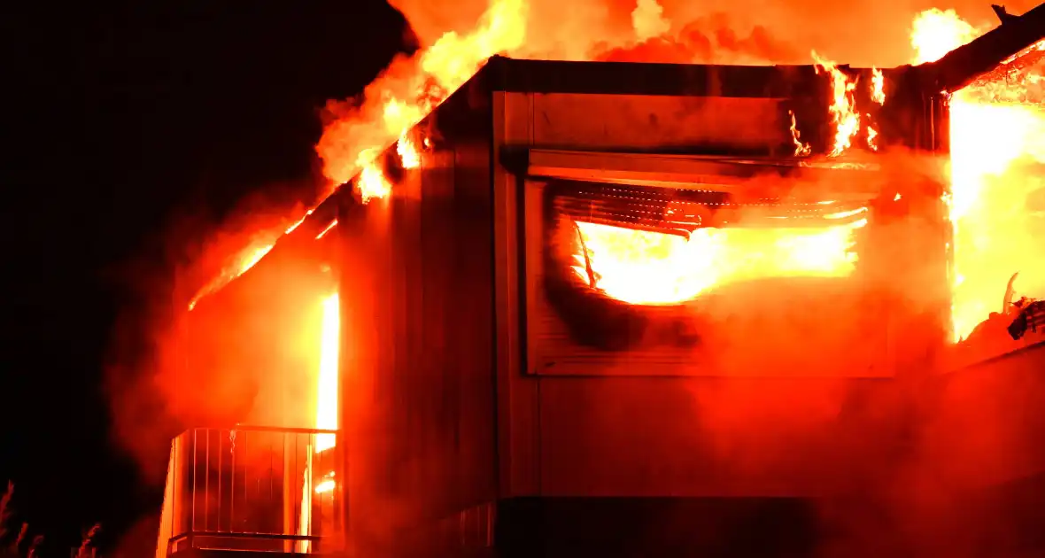 Brand in tijdelijke units zorgt voor rookoverlast - Foto 34