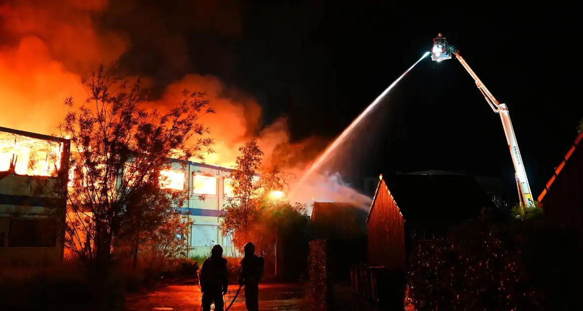 Brand in tijdelijke units zorgt voor rookoverlast - Foto 35