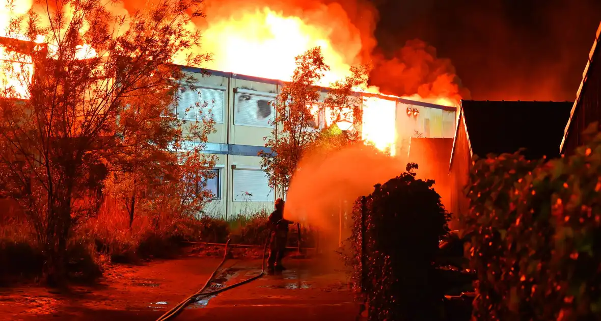 Brand in tijdelijke units zorgt voor rookoverlast - Foto 37