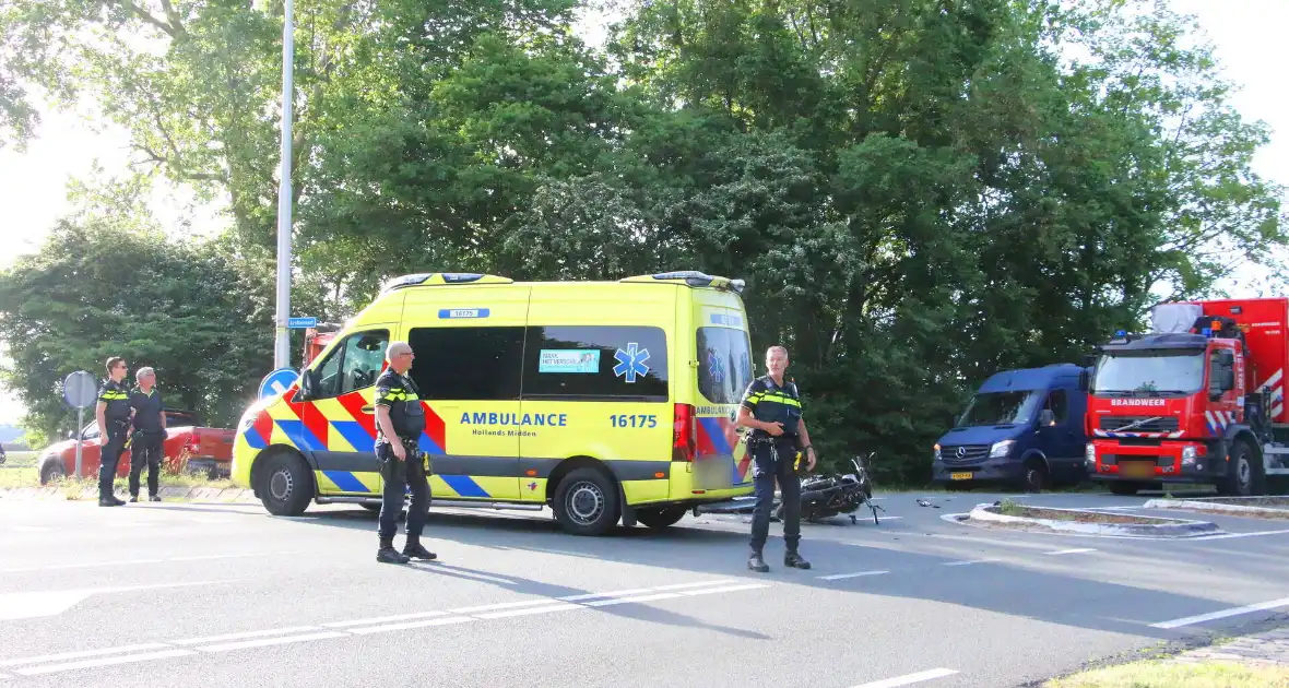 Weg afgesloten na aanrijding tussen motorrijder en aanhanger - Foto 1