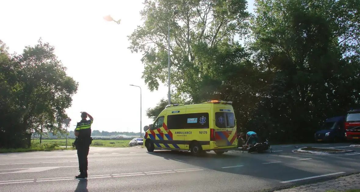 Weg afgesloten na aanrijding tussen motorrijder en aanhanger - Foto 2