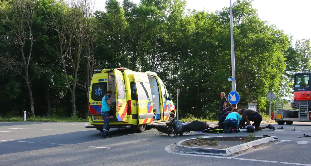 Weg afgesloten na aanrijding tussen motorrijder en aanhanger - Foto 3