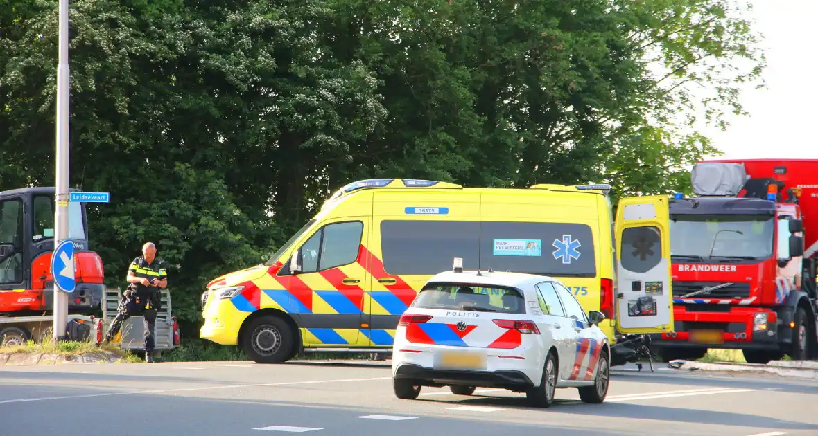 Weg afgesloten na aanrijding tussen motorrijder en aanhanger - Foto 5