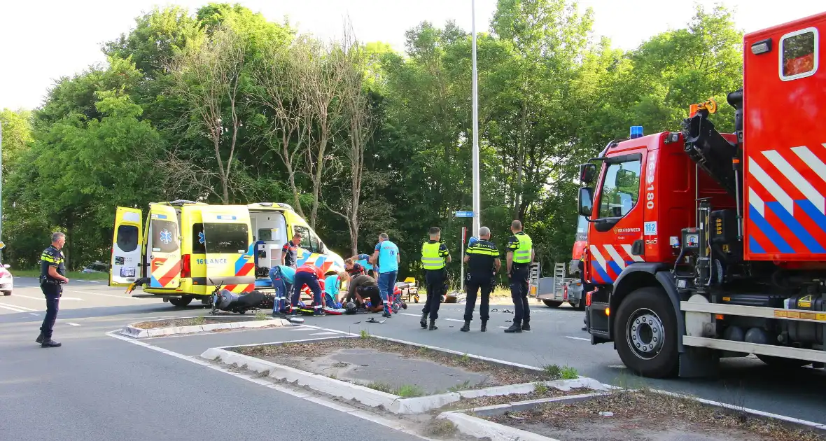 Weg afgesloten na aanrijding tussen motorrijder en aanhanger - Foto 6