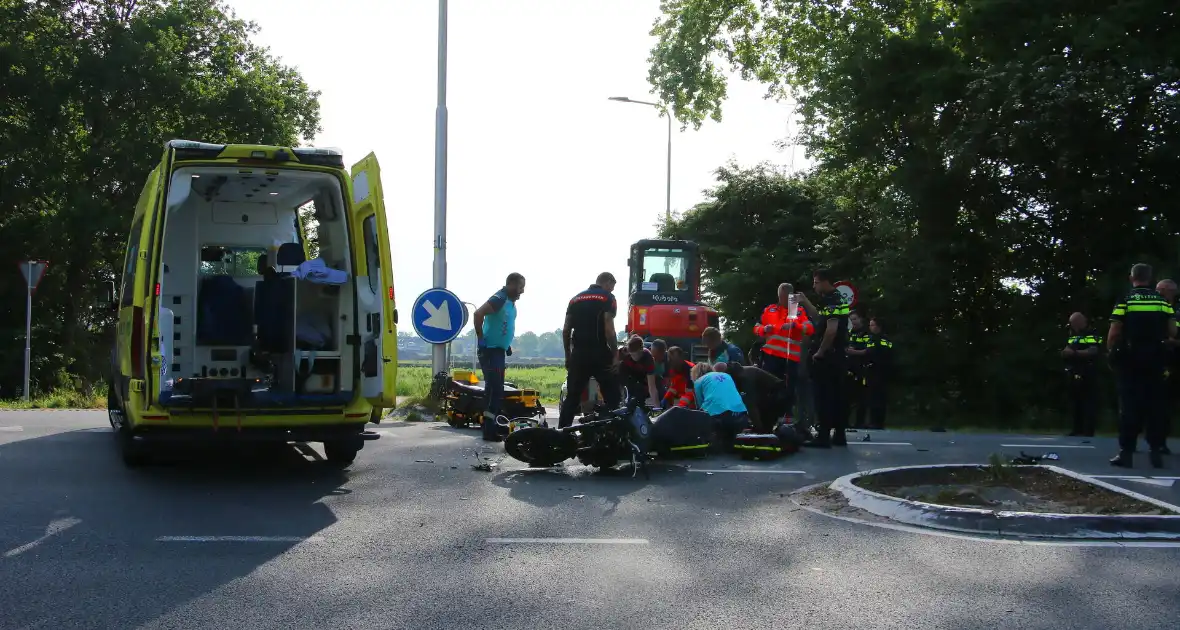 Weg afgesloten na aanrijding tussen motorrijder en aanhanger - Foto 7
