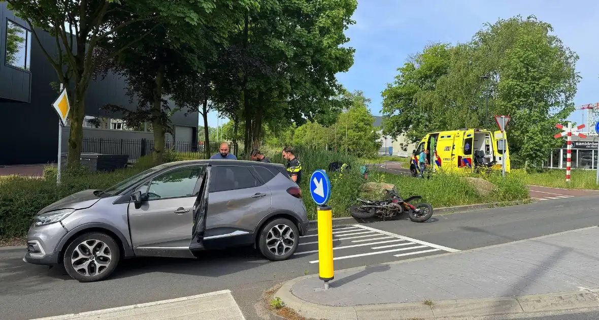 Bromfietser gewond bij aanrijding