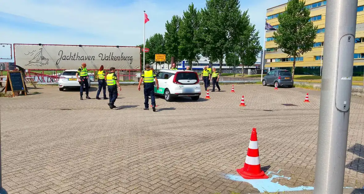 Aanhouding tijdens politiecontrole - Foto 10