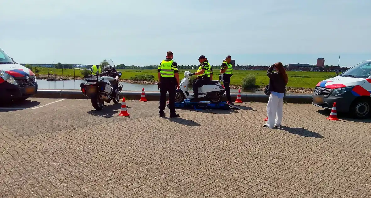 Aanhouding tijdens politiecontrole - Foto 11