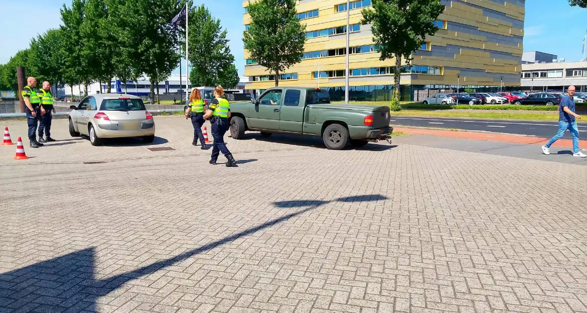 Aanhouding tijdens politiecontrole - Foto 6
