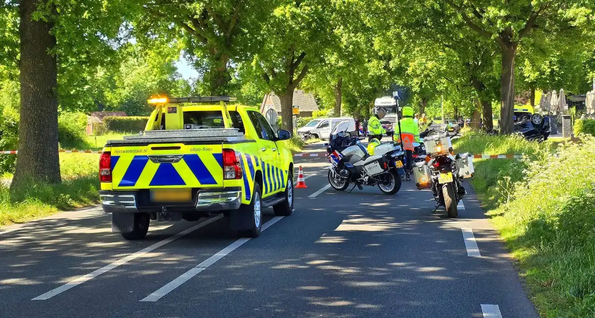 Auto belandt op op zijn kop bij ongeval