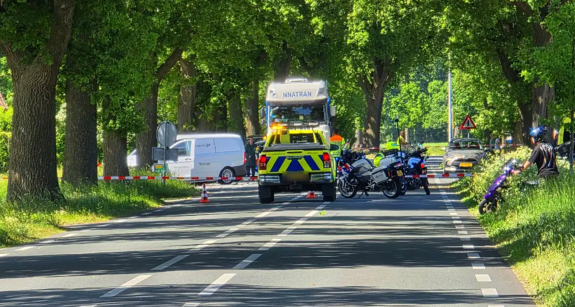 Auto belandt op op zijn kop bij ongeval - Foto 1