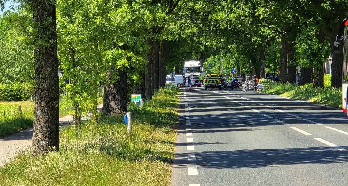 Auto belandt op op zijn kop bij ongeval - Foto 2