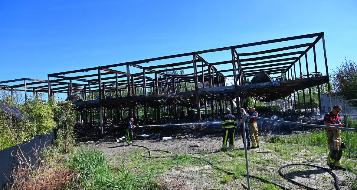 School verliest lokalen en inventaris door vuur - Foto 1