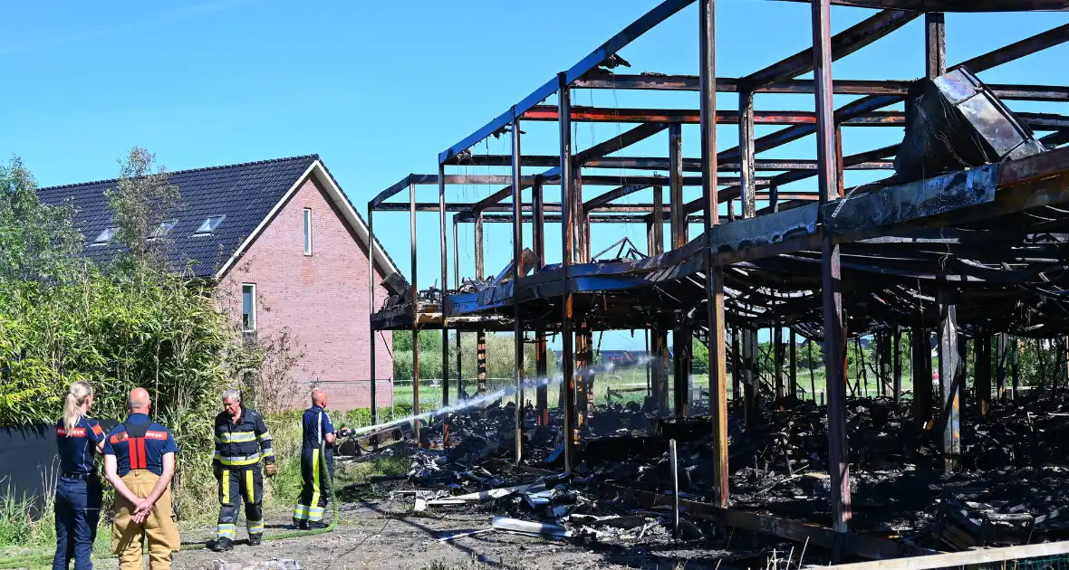 School verliest lokalen en inventaris door vuur - Foto 3