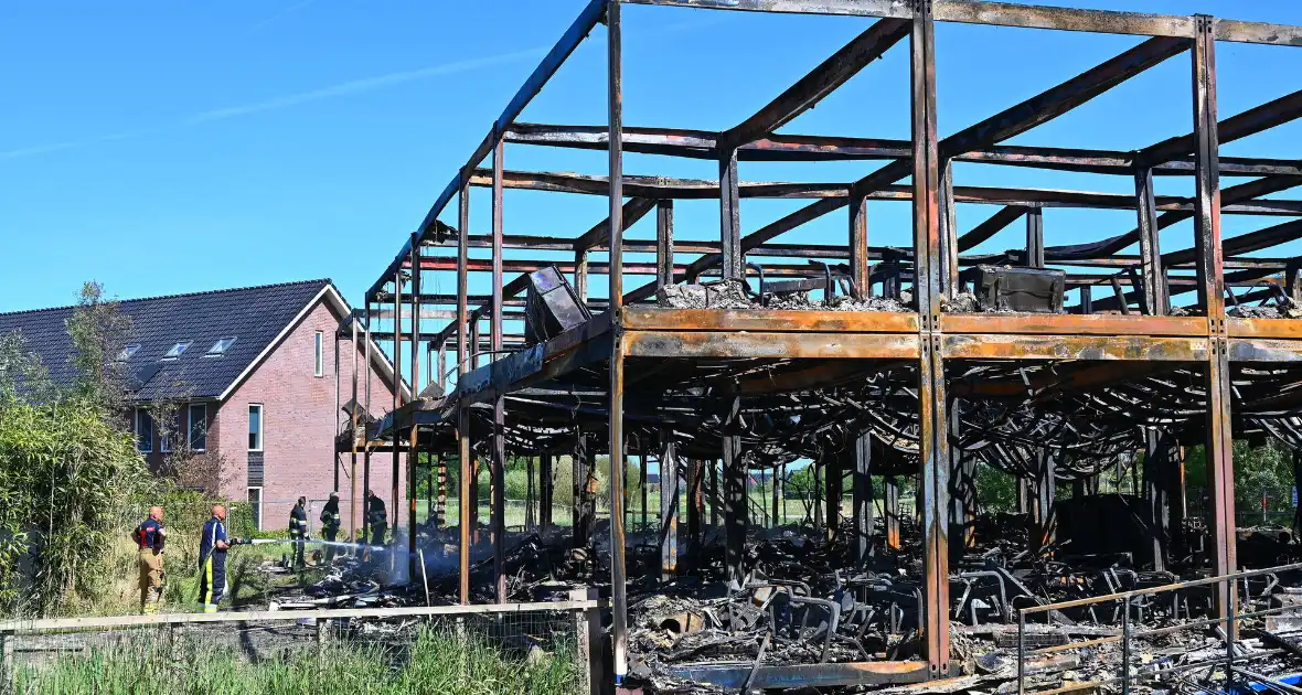 School verliest lokalen en inventaris door vuur - Foto 6