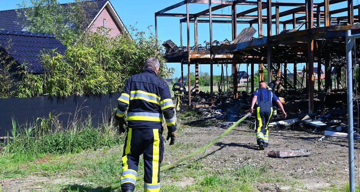 School verliest lokalen en inventaris door vuur - Foto 9