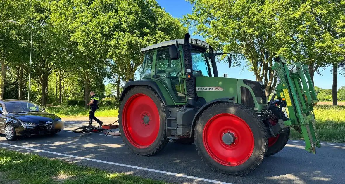 Kind op fiets raakt gewond bij aanrijding - Foto 3