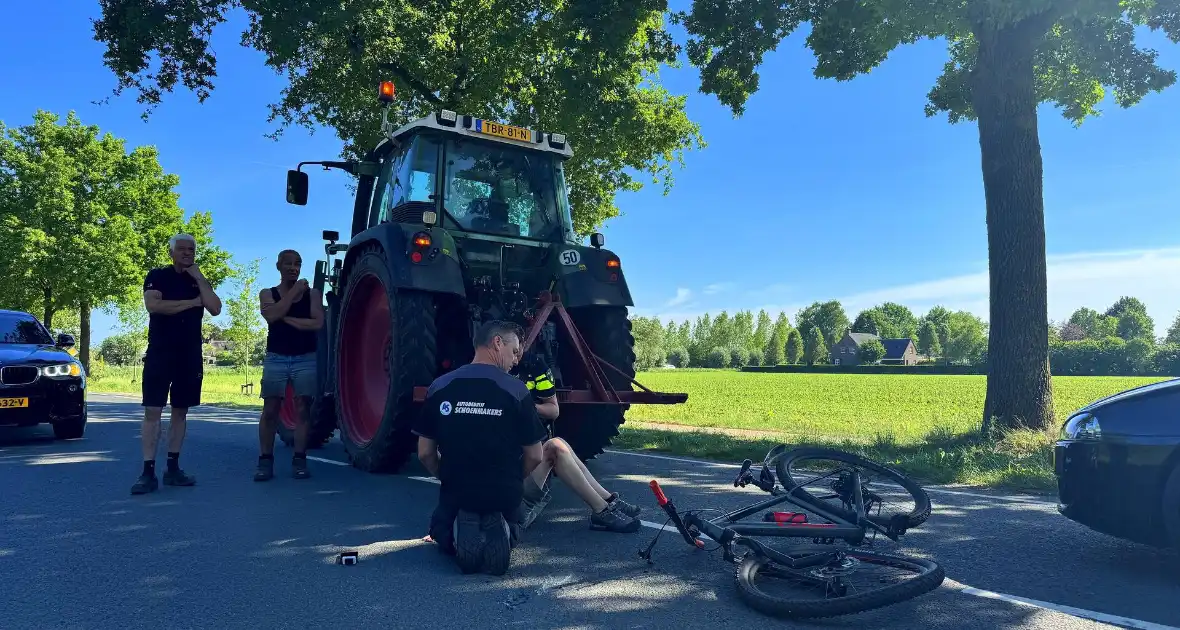 Kind op fiets raakt gewond bij aanrijding - Foto 4