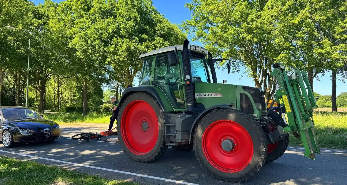Kind op fiets raakt gewond bij aanrijding - Foto 5
