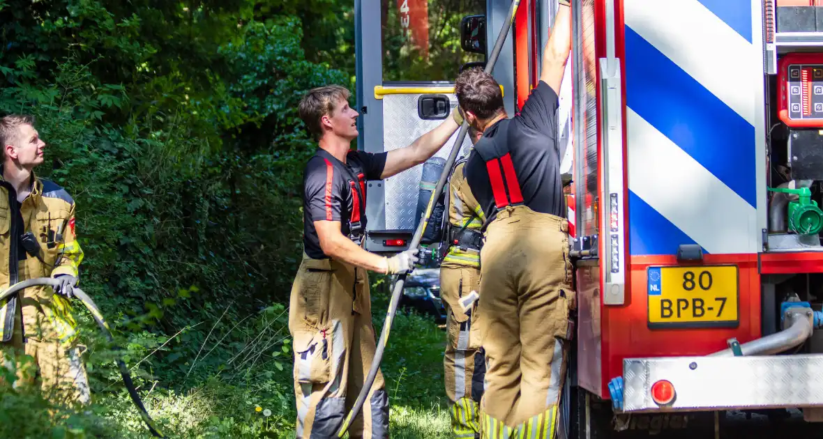 Brandweer in actie na melding van brand - Foto 5