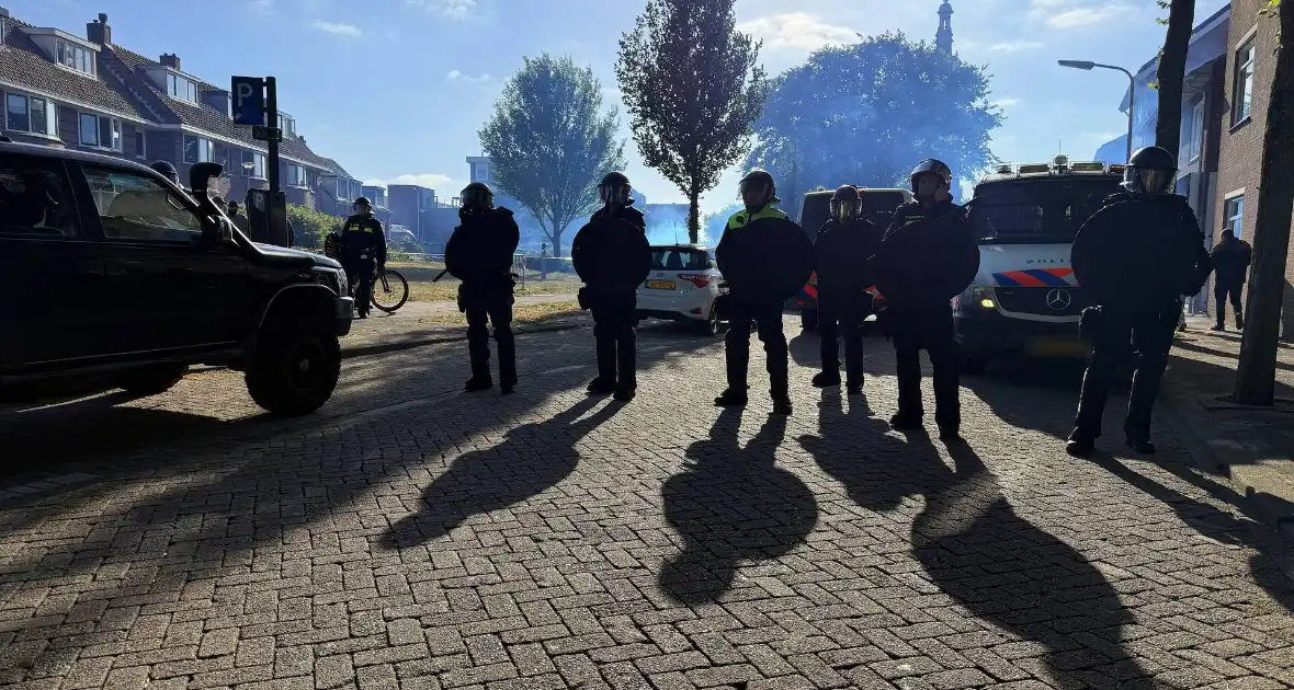 Demonstratie loopt uit de hand, politie grijpt in - Foto 10