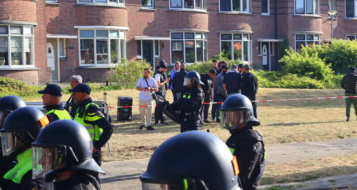 Demonstratie loopt uit de hand, politie grijpt in - Foto 18