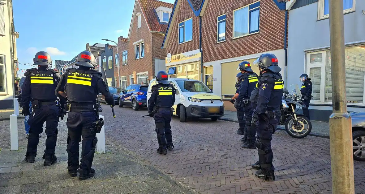 Demonstratie loopt uit de hand, politie grijpt in - Foto 7