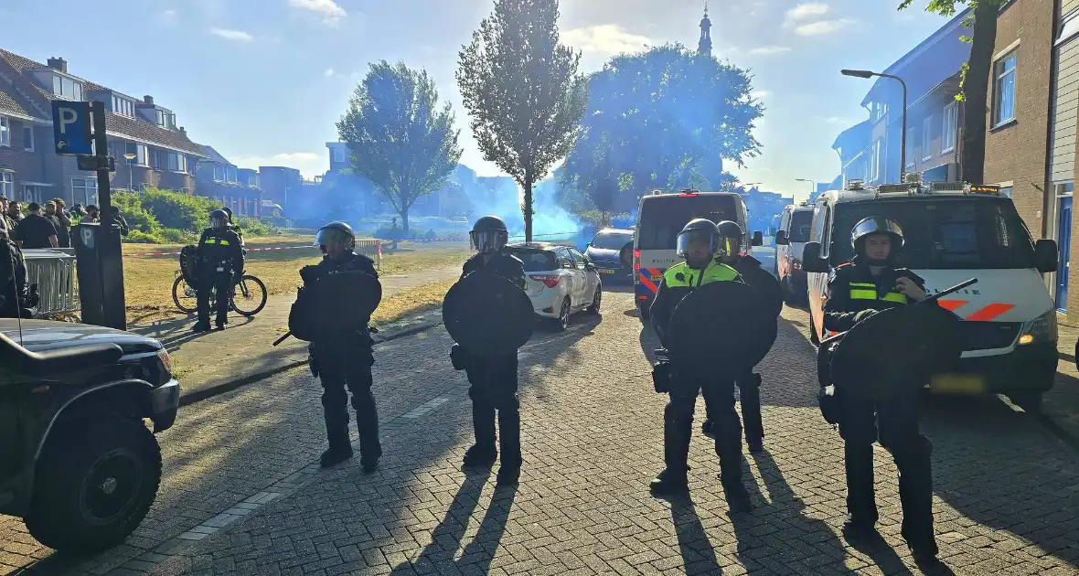 Demonstratie loopt uit de hand, politie grijpt in - Foto 9