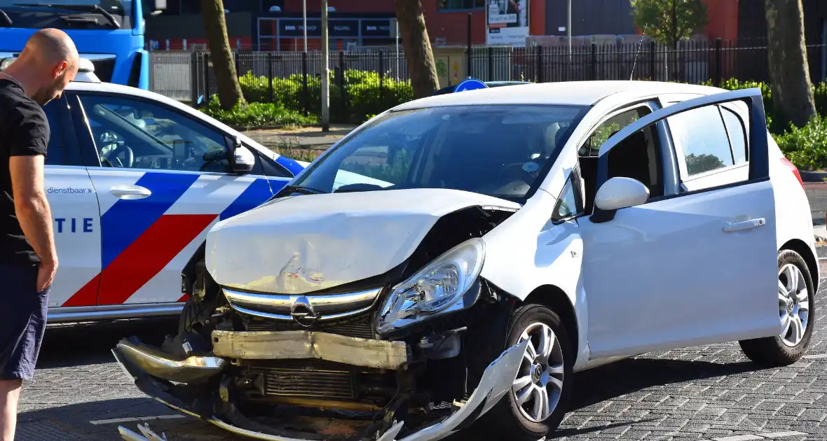 Forse schade bij aanrijding op kruising - Foto 2