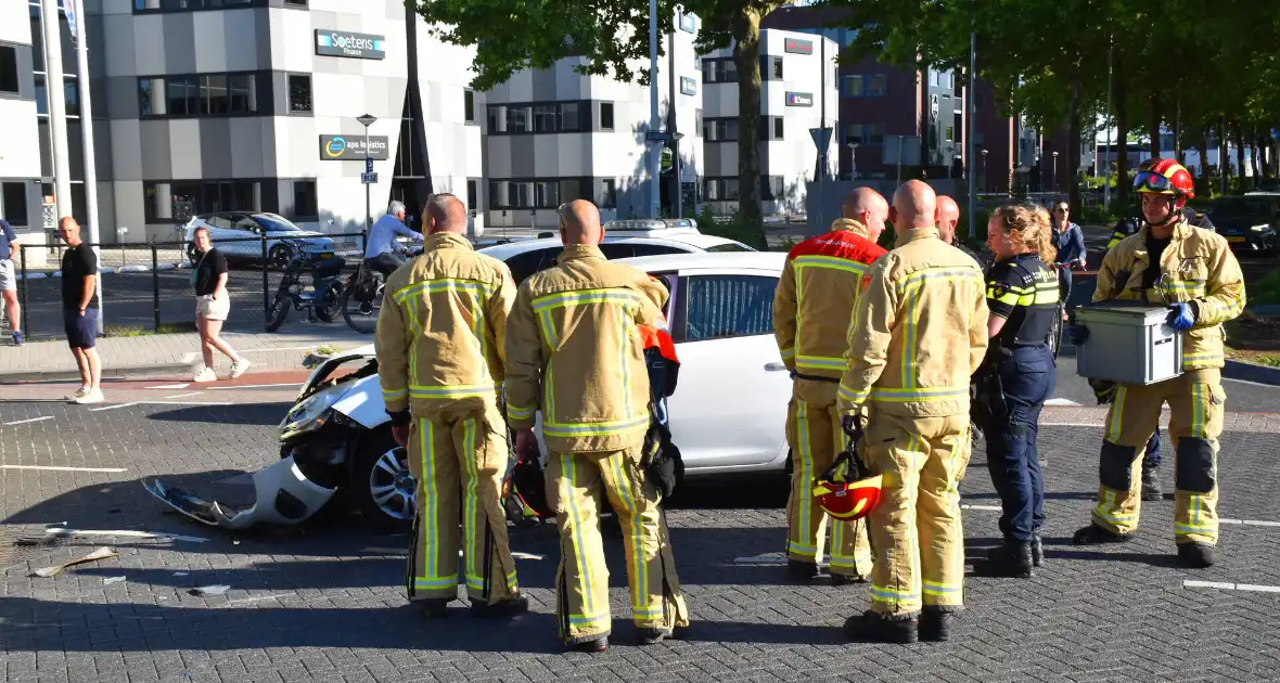 Forse schade bij aanrijding op kruising - Foto 7