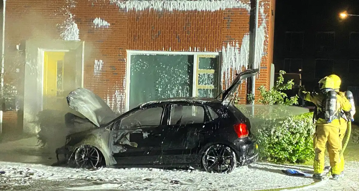 Felle autobrand straalt woning aan - Foto 9