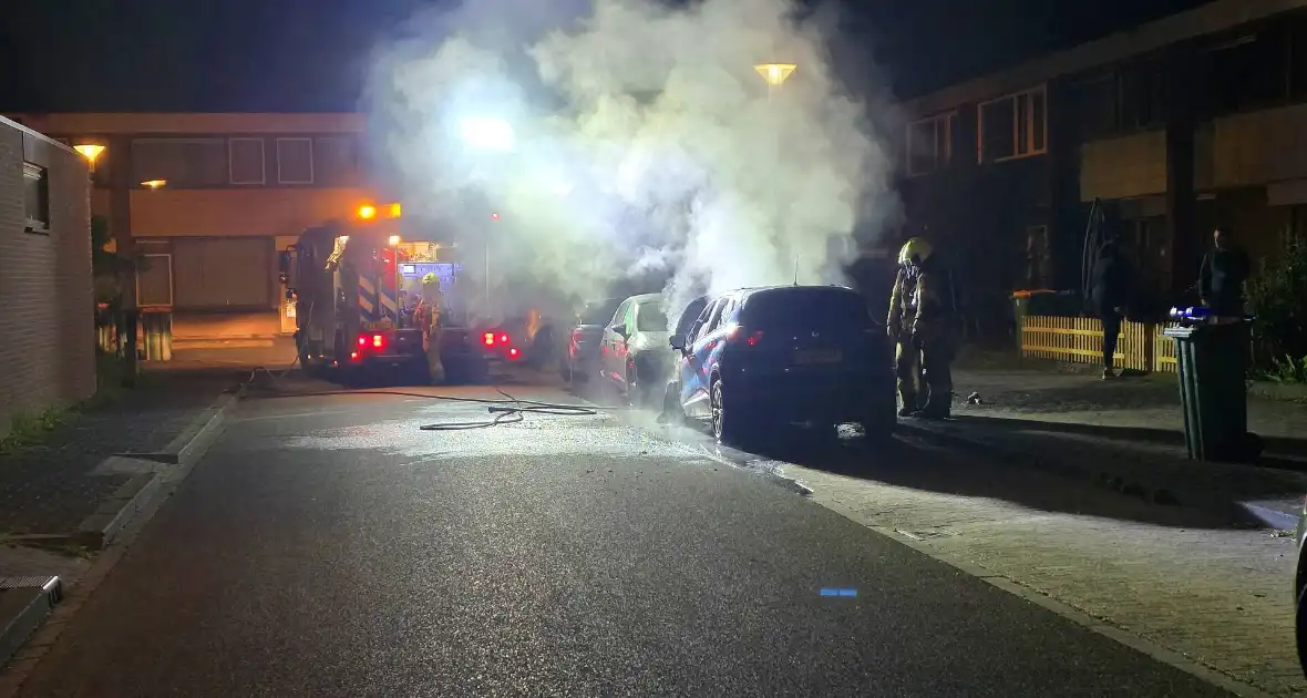 Voorzijde auto verwoest door brand - Foto 1