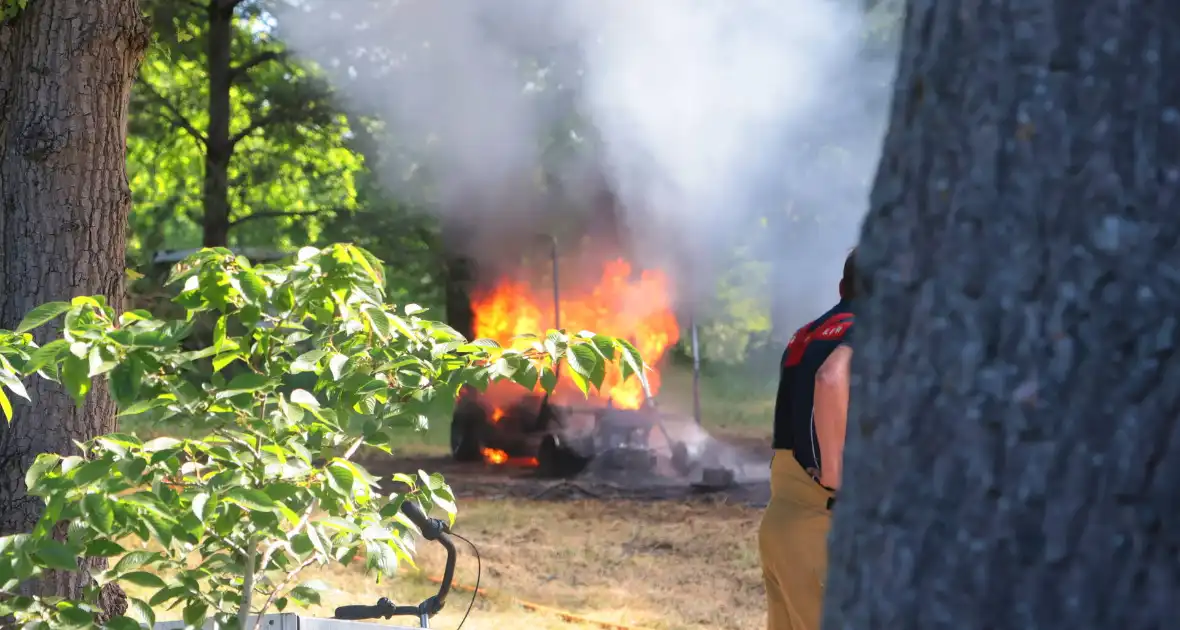 Golfkarren in brand tijdens evenement