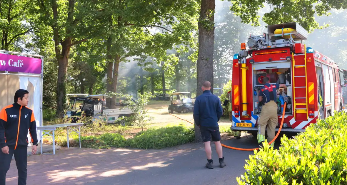 Golfkarren in brand tijdens evenement - Foto 6