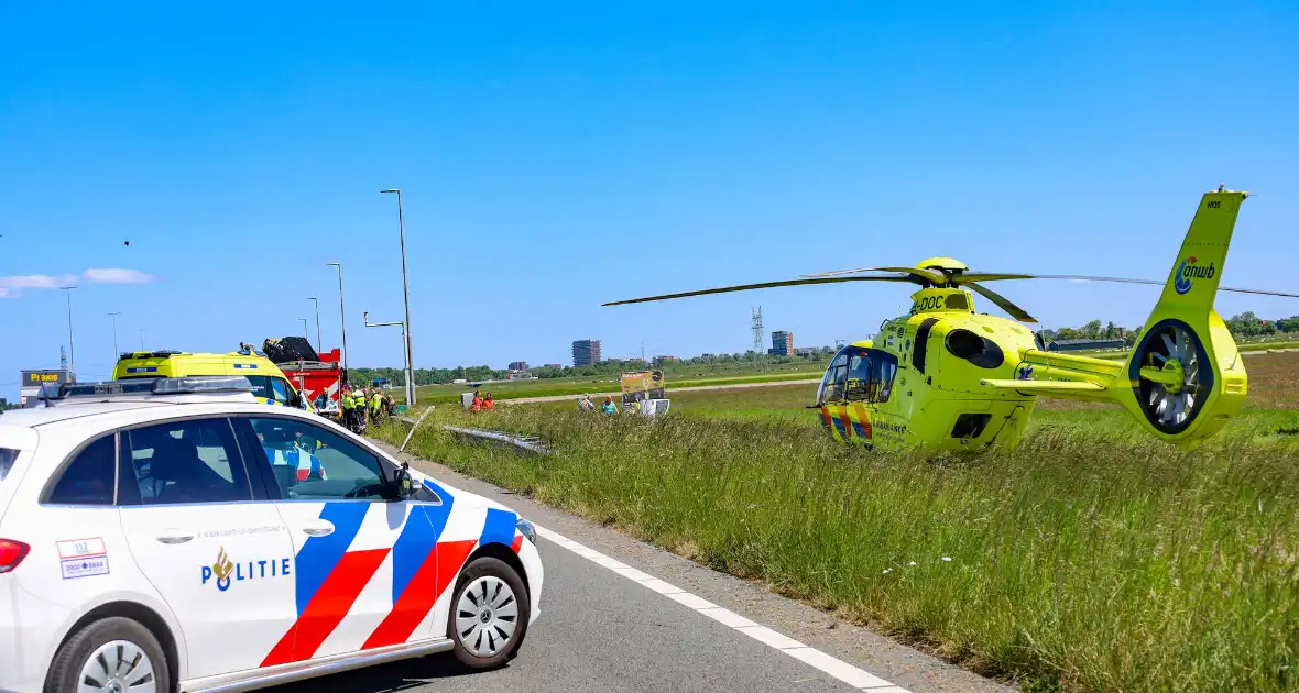 Brandweer redt inzittenden uit voertuig